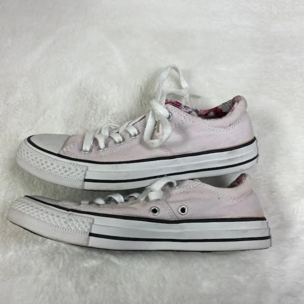 Converse All‎ Star Low Top  Women's Sneakers, size 7